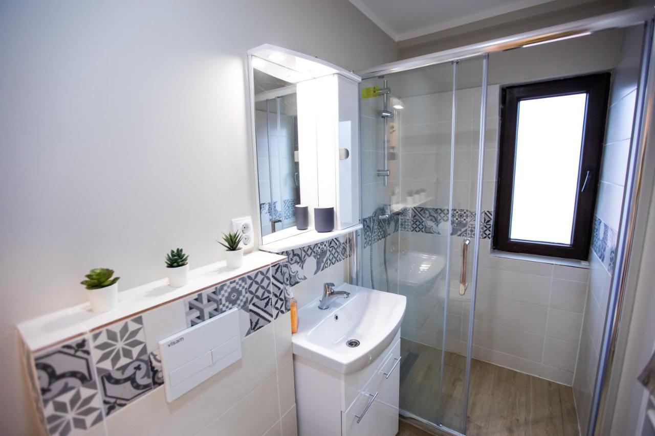 Travel Homzzz Central Apartments - Tusnad Тиргу-Муреш Екстер'єр фото